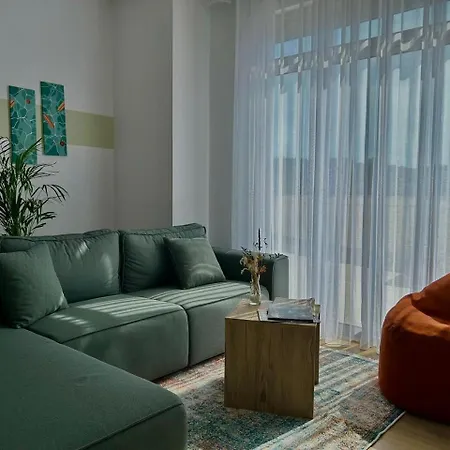 Gibel Διαμέρισμα Golem (Tirana)